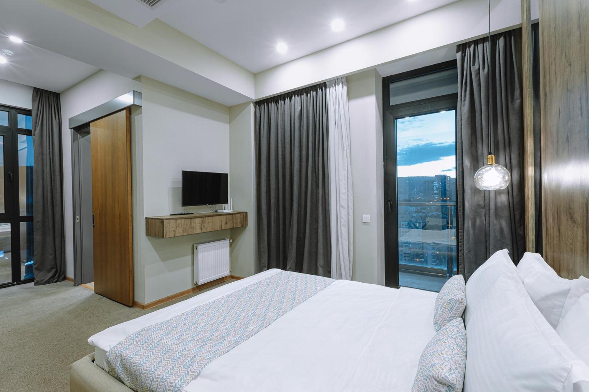 Hotel Sky Station Tbilisi Exteriör bild