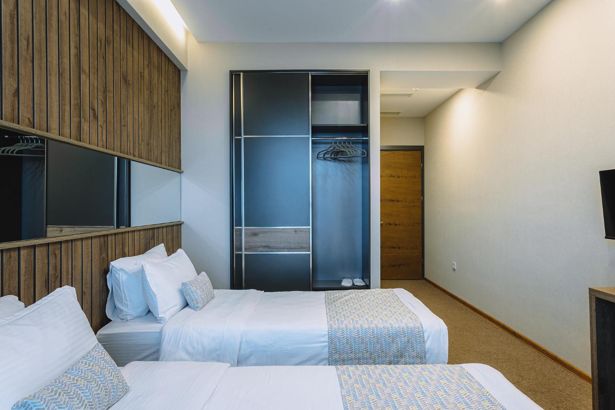Hotel Sky Station Tbilisi Exteriör bild