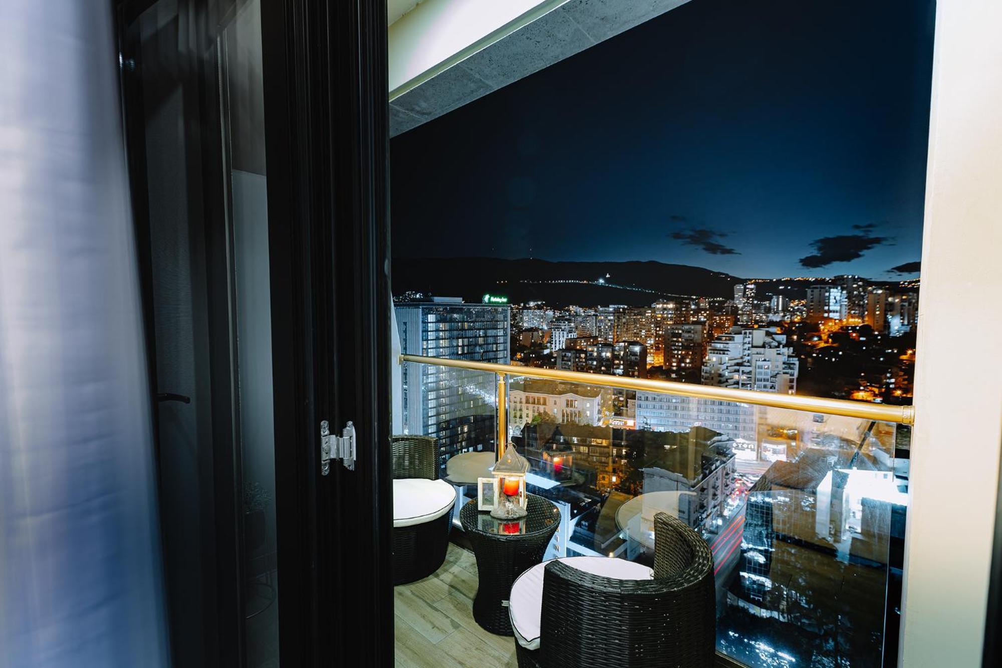 Hotel Sky Station Tbilisi Exteriör bild