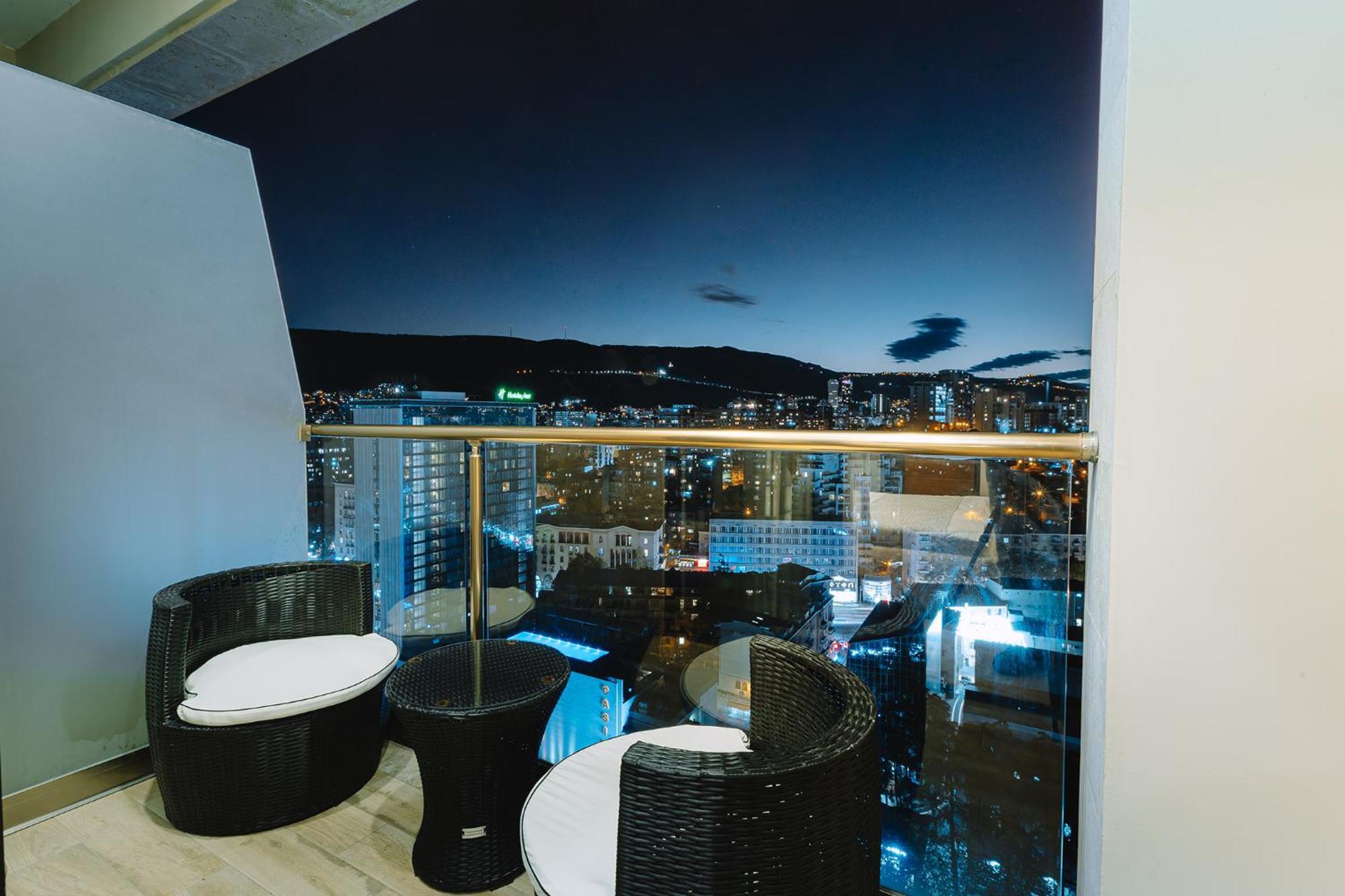 Hotel Sky Station Tbilisi Exteriör bild