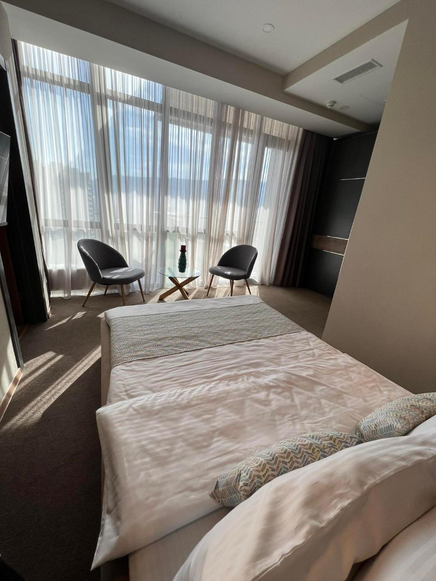 Hotel Sky Station Tbilisi Exteriör bild